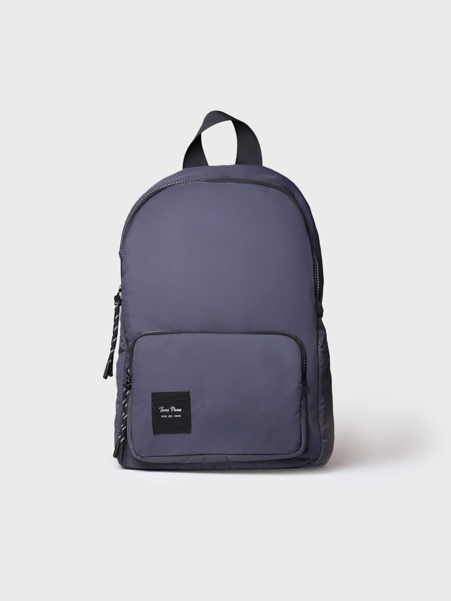 Backpack with exterior pocket in grey | DENNA