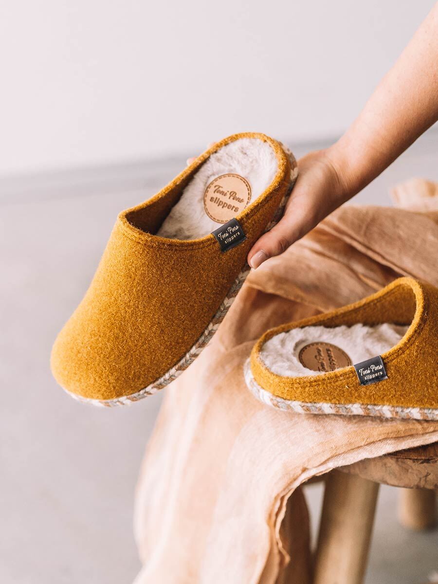 Women's slippers in ochre felt - DELI-FP