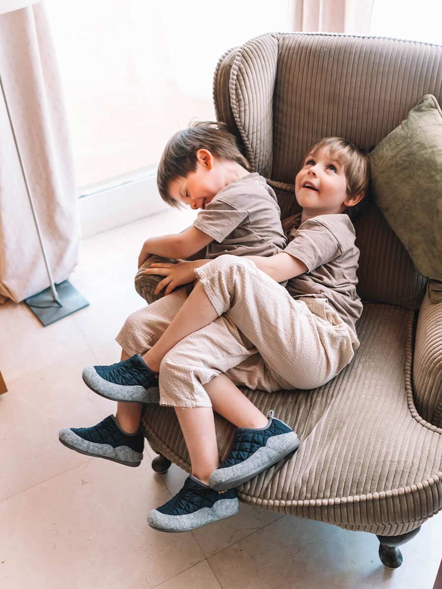 Slippers para niños en fieltro y tejido acolchado en Marino - LIOR-UM