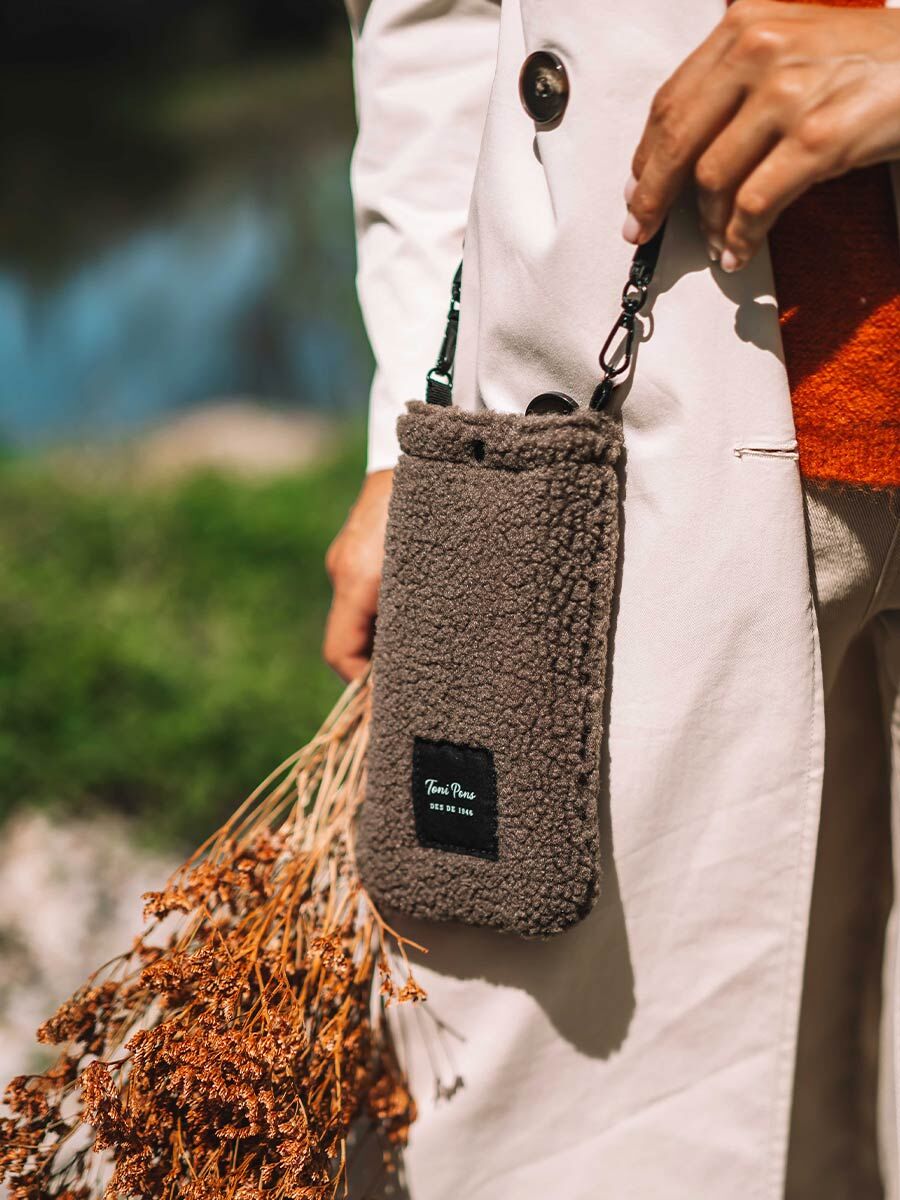 Mobile phone bag in taupe in sherpa-like material | GABIN